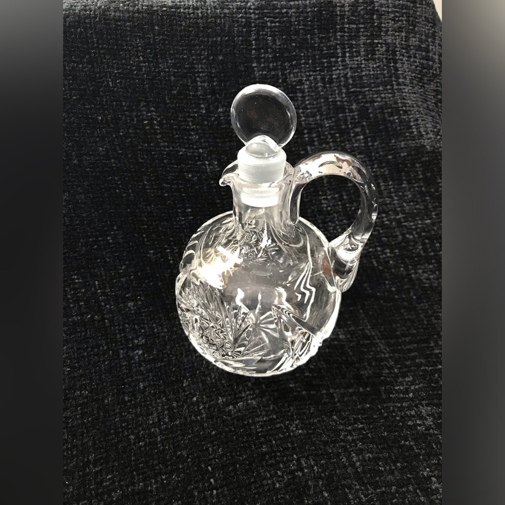 Star and hobstar pattern cruet